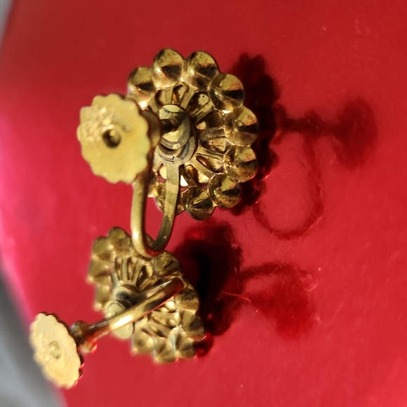 Vintage Cameo Earrings by Coro. Beautiful clear stones surrounded cameo. - Picture 7 of 11